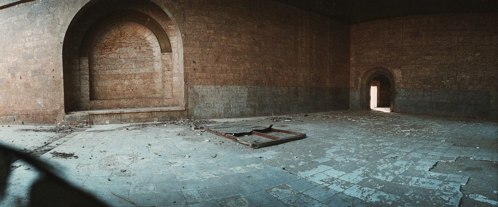 Palais dévasté, tirage chromogène, Vieux Caire,127 cm x 215 cm.