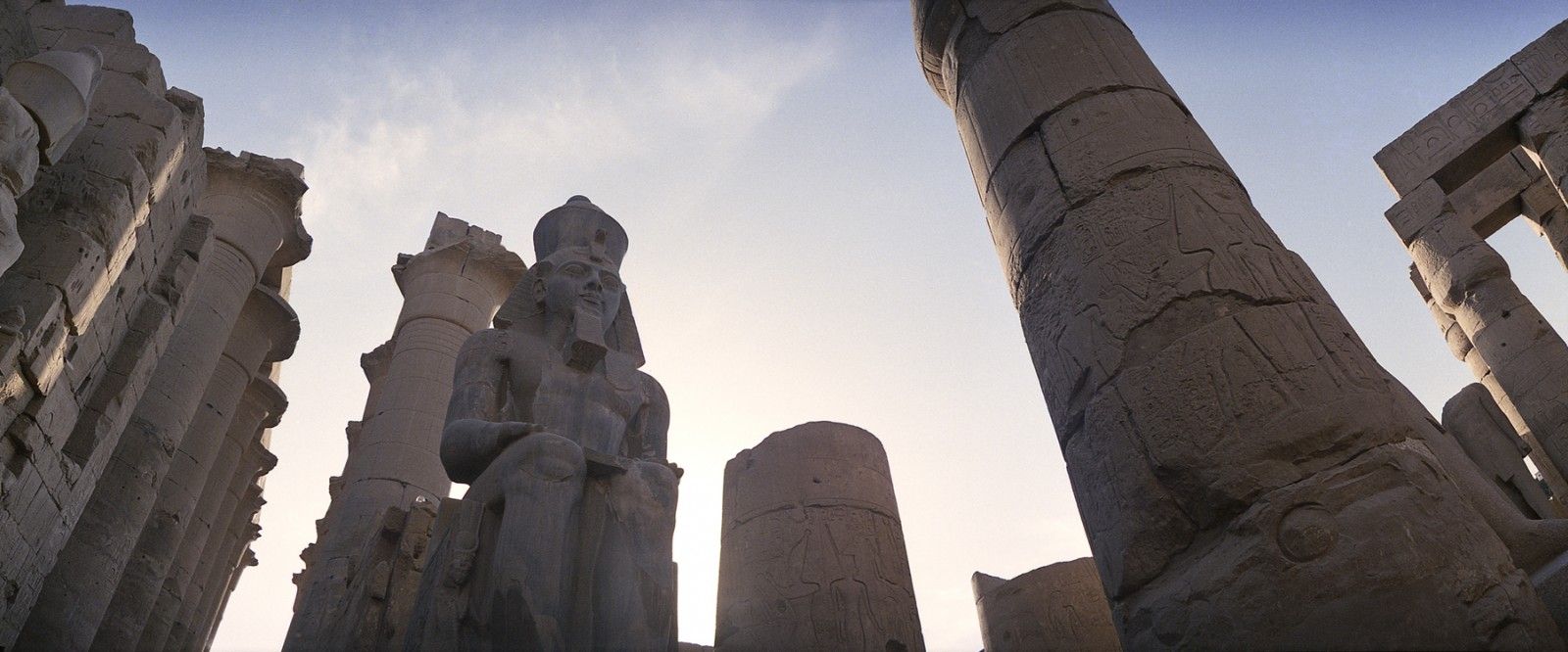 Colonnades, temple de Louxor, tirage chromogène, 76 cm x 101.5 cm.