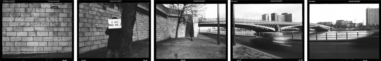 Le pont Mirabeau, tirages argentiques noir et blanc, 40 cm x 250 cm.